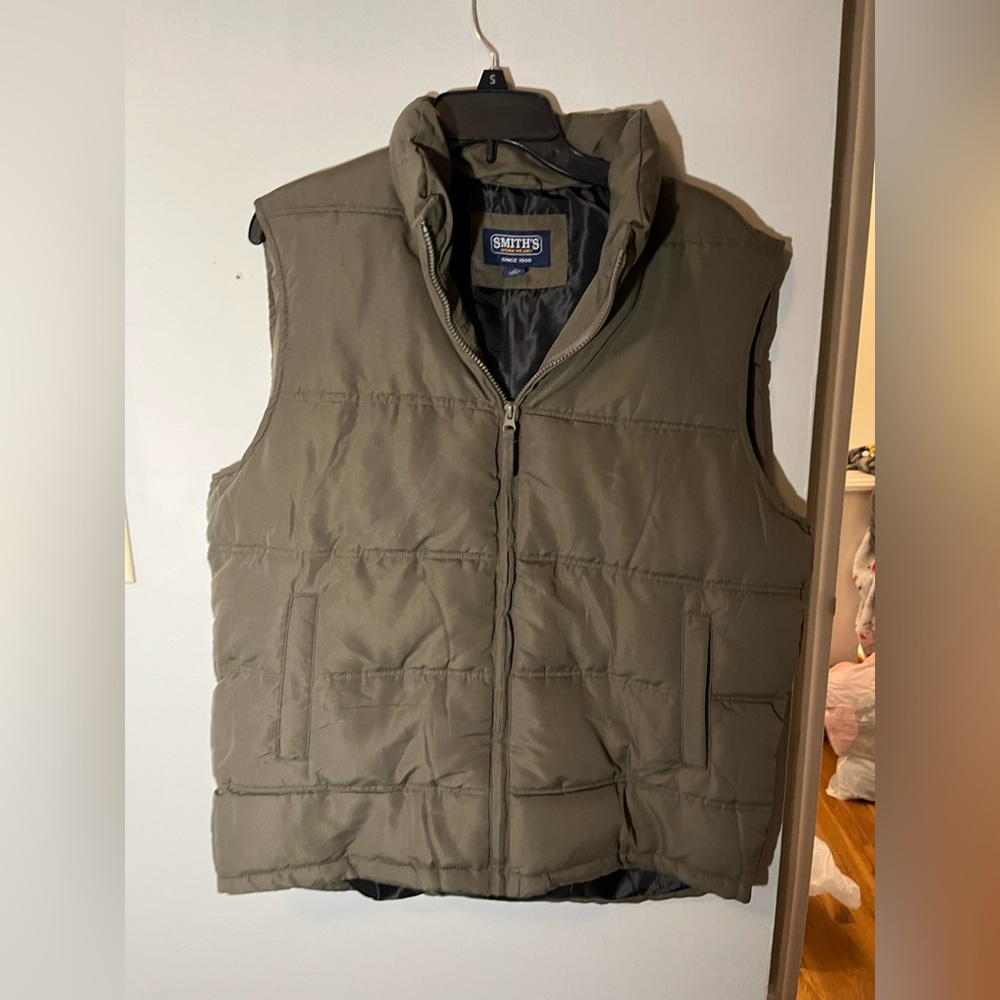 Size Medium Olive Green Smith’s puffer vest